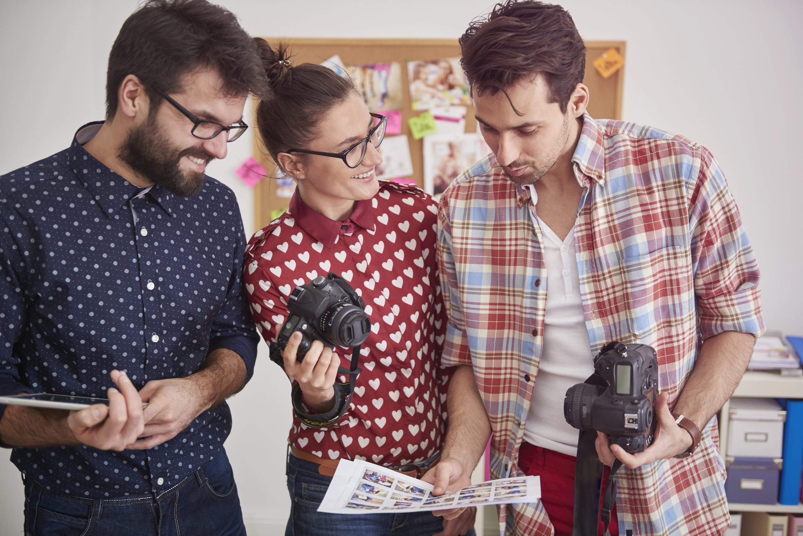 PR professionals working together to run a PR campaign with earned media coverage